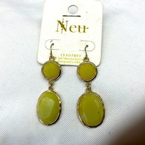 Neff hanging pierced earrings sz 2” long